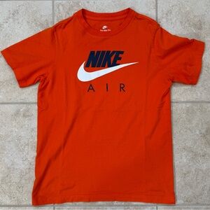 Nike Air Youth Short Sleeve T-Shirt
Size: Youth Large
Color: Orange/Blue